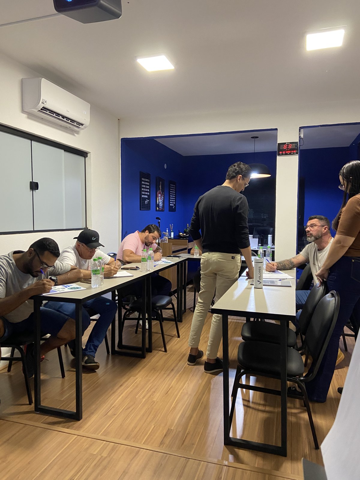 Empresários em treinamento presencial da Valores